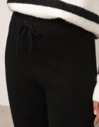 j&x Pantaloni negri căptușiți din tricot cu croi larg Miorea