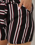 j&x Pantaloni scurți Negru-Fucsia Pereilodia