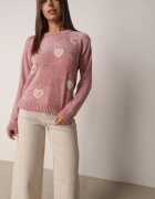 j&x Pulover din bumbac decorat cu motiv de inimi Lovric Roz