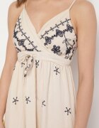 j&x Rochie Bej deschis din viscoză Decorată cu broderii Lunireia