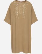 j&x Rochie Bej închisă Dreaptă cu nasturi și broderii decorative Jenivanea