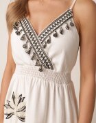 j&x Rochie evazată din amestec de in cu bretele decorată cu ciucuri Nellerin Albă