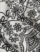 j&x Scurt casual cu model floral Faenoe Crem cu negru