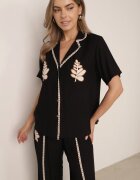 j&x Set de vară din viscoză cămașă și pantaloni cu aplicații croșetate Prisesa Negru