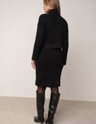 j&x Set din tricot cu dungi bumbac și lână asortat: rochie și cu guler înalt Miorra Negru