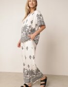 j&x Set din viscoză cu pantaloni largi și bluză lejeră cu imprimeu paisley Thela Alb