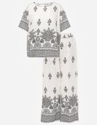 j&x Set din viscoză cu pantaloni largi și bluză lejeră cu imprimeu paisley Thela Alb