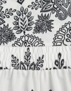 j&x Set din viscoză cu pantaloni largi și bluză lejeră cu imprimeu paisley Thela Alb