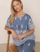 j&x Set din viscoză cu pantaloni largi și bluză lejeră cu imprimeu paisley Thela Albastru