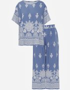 j&x Set din viscoză cu pantaloni largi și bluză lejeră cu imprimeu paisley Thela Albastru