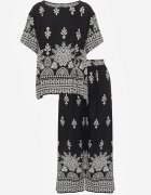 j&x Set din viscoză cu pantaloni largi și bluză lejeră cu imprimeu paisley Thela Negru