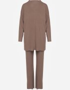 j&x Set tricotat reiat bej închis cu bumbac Pulover cu guler semi-înalt și Pantaloni Elweda