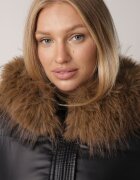 jstyle Geacă Negru Lungă Matlasată cu Glugă cu blană detașabilă și cordon în talie Serenira
