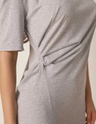 jumelle Rochie T-shirt din bumbac cu fronseu care evidențiază talia Timiore Gri