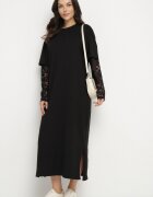 jumelle Rochie tip T-shirt Neagră de bumbac cu despicături și mâneci din dantelă Fenisia