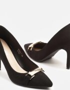 kafeini Pantofi stiletto negri cu vârf ascuțit decorați cu aplicație metalică Ninoriela