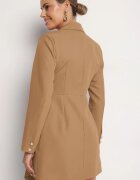 lovery Rochie cambrată bej închis tip sacou cu mini trenă Besista