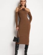 lovery Rochie Midi Maro închisă Mulată cu umerii descoperiți și floare decorativă Vorella