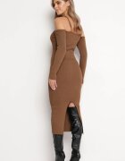 lovery Rochie Midi Maro închisă Mulată cu umerii descoperiți și floare decorativă Vorella