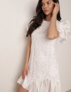 lovery Rochie Mini Albă cu Inserții de Dantelă și Volane Soffiana