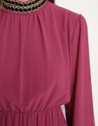 lovery Rochie Mov cu elastic în talie decorată cu aplicații la decolteu Lilirae