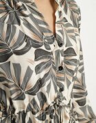 m&d fashion Rochie bej-gri cu vâscoză cu croi evazat cu motiv floral Edionilira