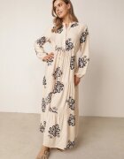 m&d fashion Rochie cu motiv floral brodată cu șnur în talie decorată cu paiete Callochis Bej