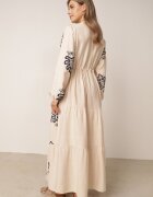 m&d fashion Rochie cu motiv floral brodată cu șnur în talie decorată cu paiete Callochis Bej