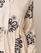 m&d fashion Rochie cu motiv floral brodată cu șnur în talie decorată cu paiete Callochis Bej