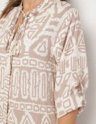 m&d fashion Rochie din vâscoză bej cu model etnic croi evazat cu cordon Nalpio