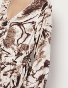 m&d fashion Rochie Maro din Viscoză cu Imprimeu Abstract cu Elastic în Talie și Decolteu în V Arpio