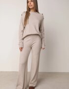 m&d fashion Set cu vâscoză pantaloni largi și pulover decorat cu nasturi Alessina Bej