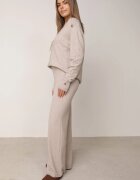 m&d fashion Set cu vâscoză pantaloni largi și pulover decorat cu nasturi Alessina Bej