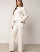 m&d fashion Set cu vâscoză pantaloni largi și pulover decorat cu nasturi Alessina Bej deschis