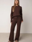 m&d fashion Set cu vâscoză pantaloni largi și pulover decorat cu nasturi Alessina Maro