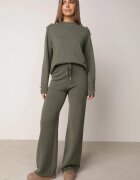 m&d fashion Set cu vâscoză pantaloni largi și pulover decorat cu nasturi Alessina Verde închis