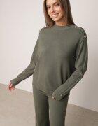 m&d fashion Set cu vâscoză pantaloni largi și pulover decorat cu nasturi Alessina Verde închis