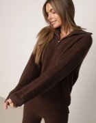 m&d fashion Set din tricot cu cu guler înalt și pantaloni cu croială dreaptă Leretia Maro