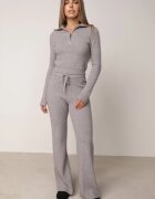 m&d fashion Set tricotat cu vâscoză în dungi pantaloni și pulover cu guler tip tunică și fermoar Taraliel Gri