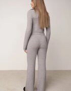 m&d fashion Set tricotat cu vâscoză în dungi pantaloni și pulover cu guler tip tunică și fermoar Taraliel Gri