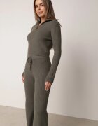m&d fashion Set tricotat cu vâscoză în dungi pantaloni și pulover cu guler tip tunică și fermoar Taraliel Verde închis