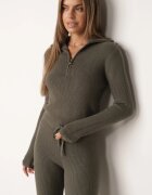 m&d fashion Set tricotat cu vâscoză în dungi pantaloni și pulover cu guler tip tunică și fermoar Taraliel Verde închis