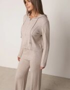 m&d fashion Set tricotat cu vâscoză pantaloni drepți și bluză cu fermoar și glugă Alverna Bej