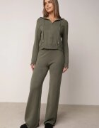 m&d fashion Set tricotat cu vâscoză pantaloni drepți și bluză cu fermoar și glugă Alverna Verde închis