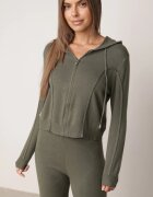 m&d fashion Set tricotat cu vâscoză pantaloni drepți și bluză cu fermoar și glugă Alverna Verde închis