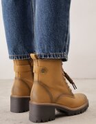 m.daszynski Ghete din piele naturală pe toc gros decorate cu pandantiv la șireturi Vissias Bej