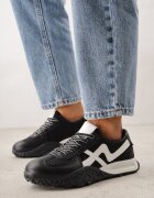 maira Adidași Negri cu talpă abstractă cu relief și curele decorative Emaliane