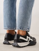 maira Adidași Negri cu talpă abstractă cu relief și curele decorative Emaliane