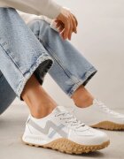 maira Sneakers Albi cu Talpă Abstractă cu Relief și Curele Decorative Emaliane