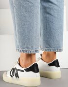 maira Sneakers Albi în stil de tenis clasici cu aplicație decorativă Elddiva